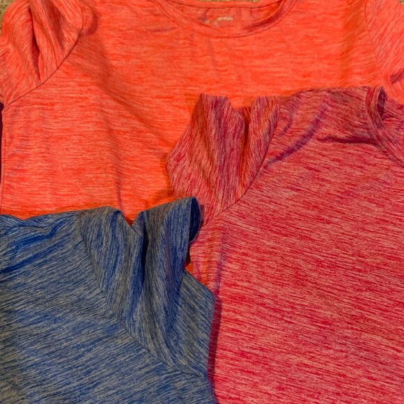 4 Amazon Essentials T-Shirts - Large - Picture 3 of 5